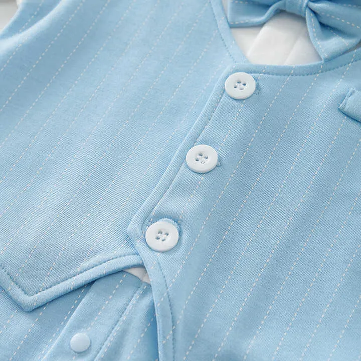 ملابس للأطفال ملابس قطعة واحدة ملابس . Children's clothing, one-piece clothing, clothing