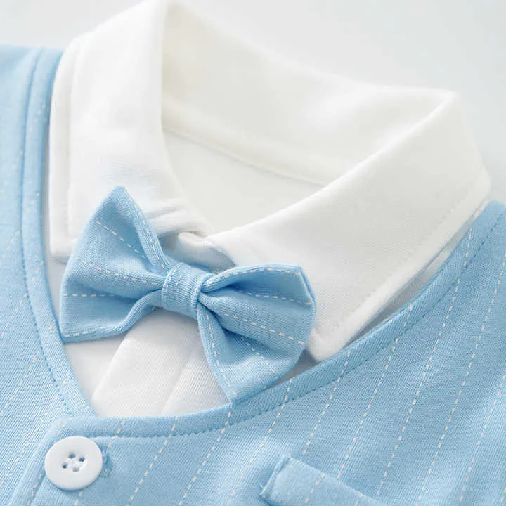 ملابس للأطفال ملابس قطعة واحدة ملابس . Children's clothing, one-piece clothing, clothing