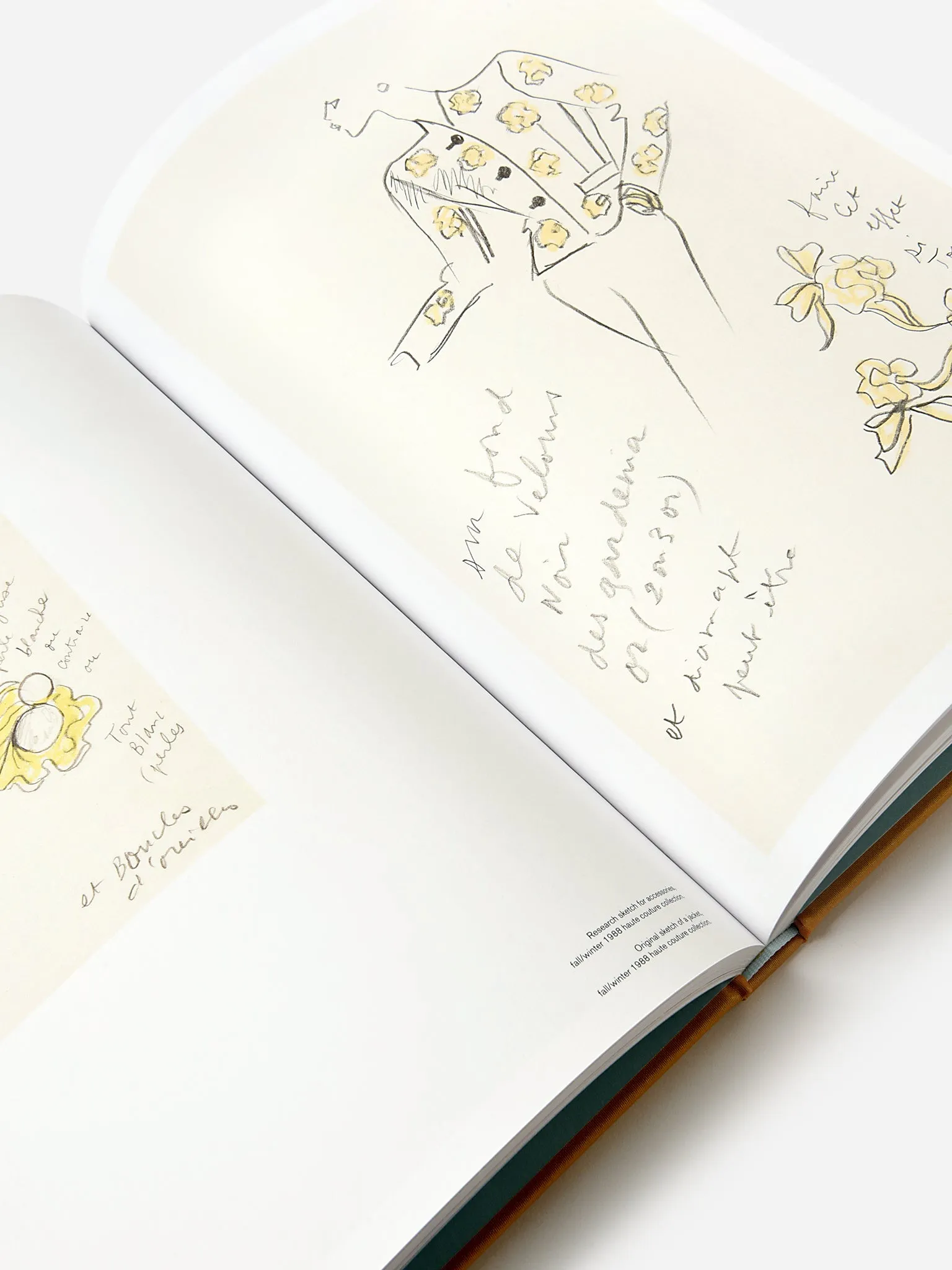 Abrams Publishing Yves Saint Laurent: Gold: Fashion, Jewelry, Shoes, and Bags