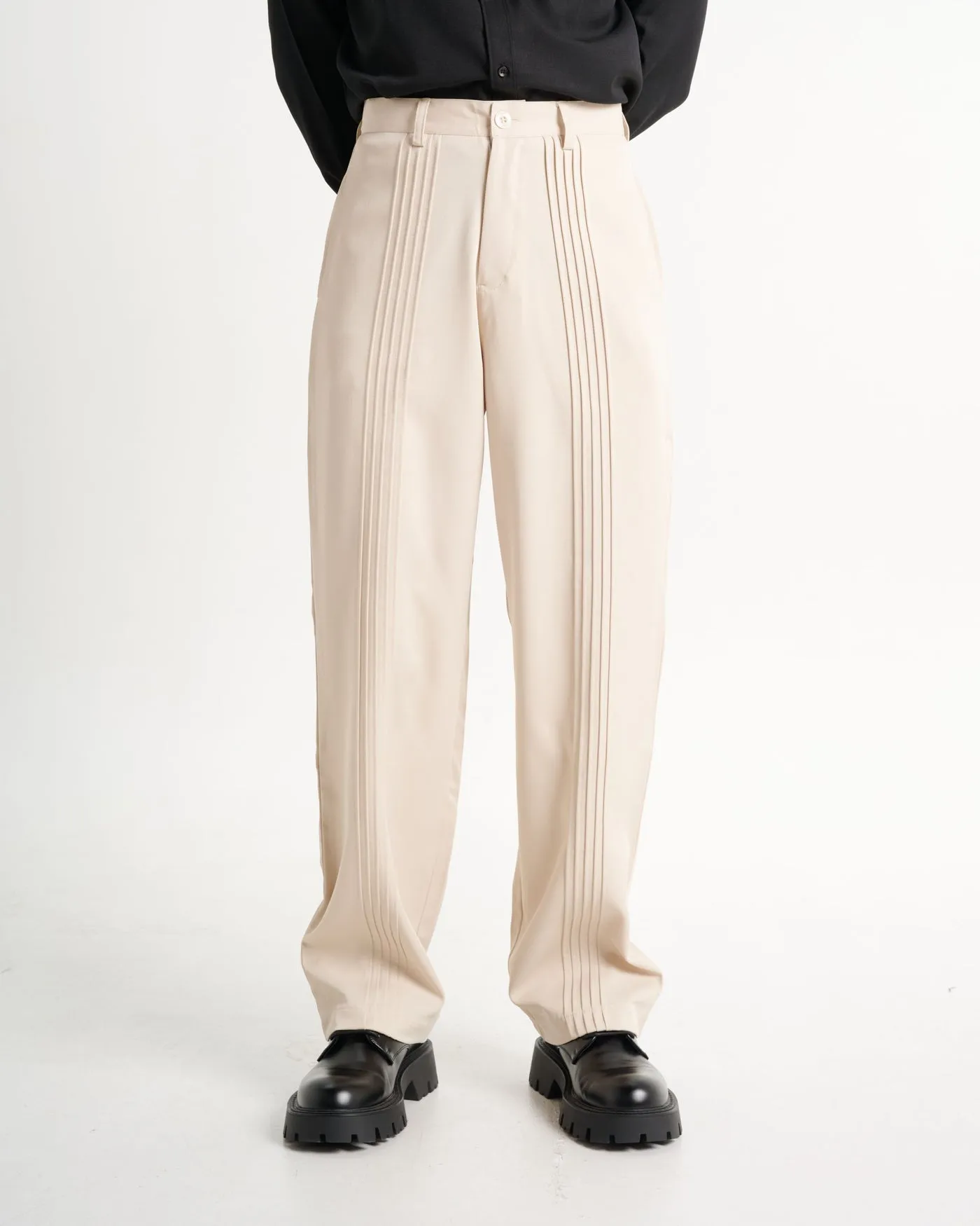 Sleek Pleated Baggy Trousers